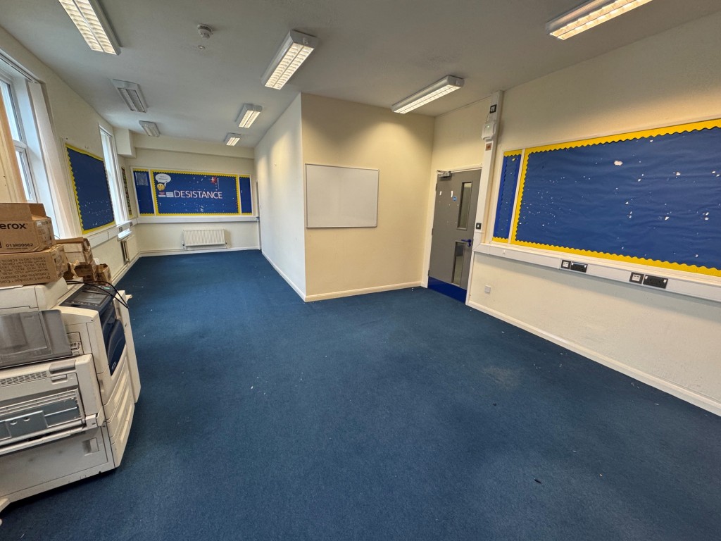 Lot: 92 - FOUR STOREY FREEHOLD BUILDING WITH POTENTIAL - Second floor workroom 1